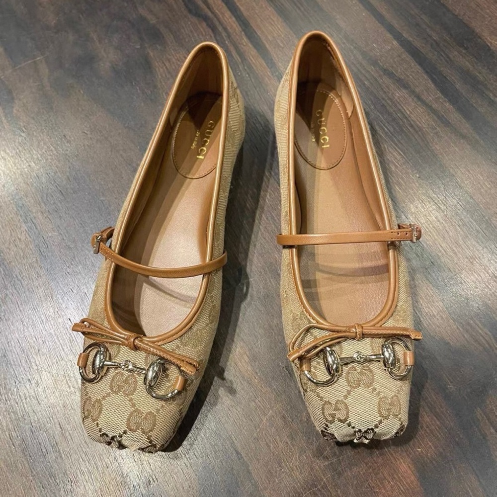 Gucci Beige and Brown Women's Flats with Silver Accents
